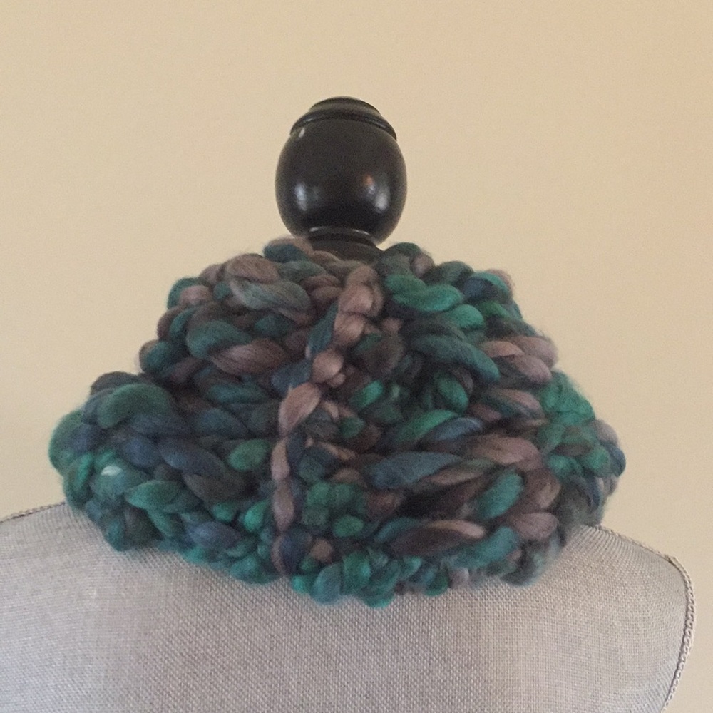 Handmade chunky arm knit infinity scarf - Picture 5 of 6